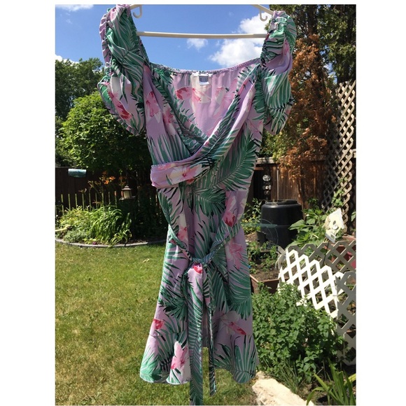 Revamped ruched sleeve wrap dress - Picture 3 of 3